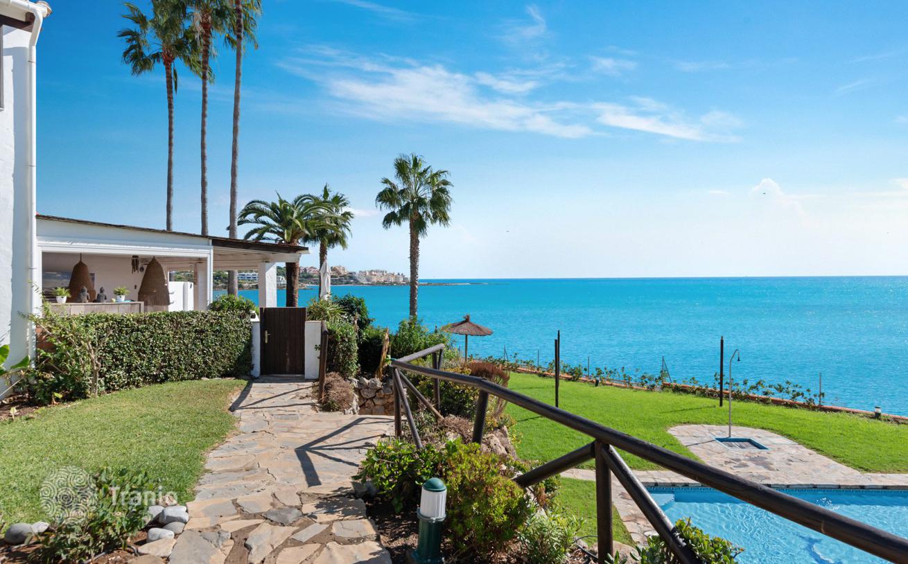 3-Bedroom Townhouse with Sea View in Estepona West, Estepona