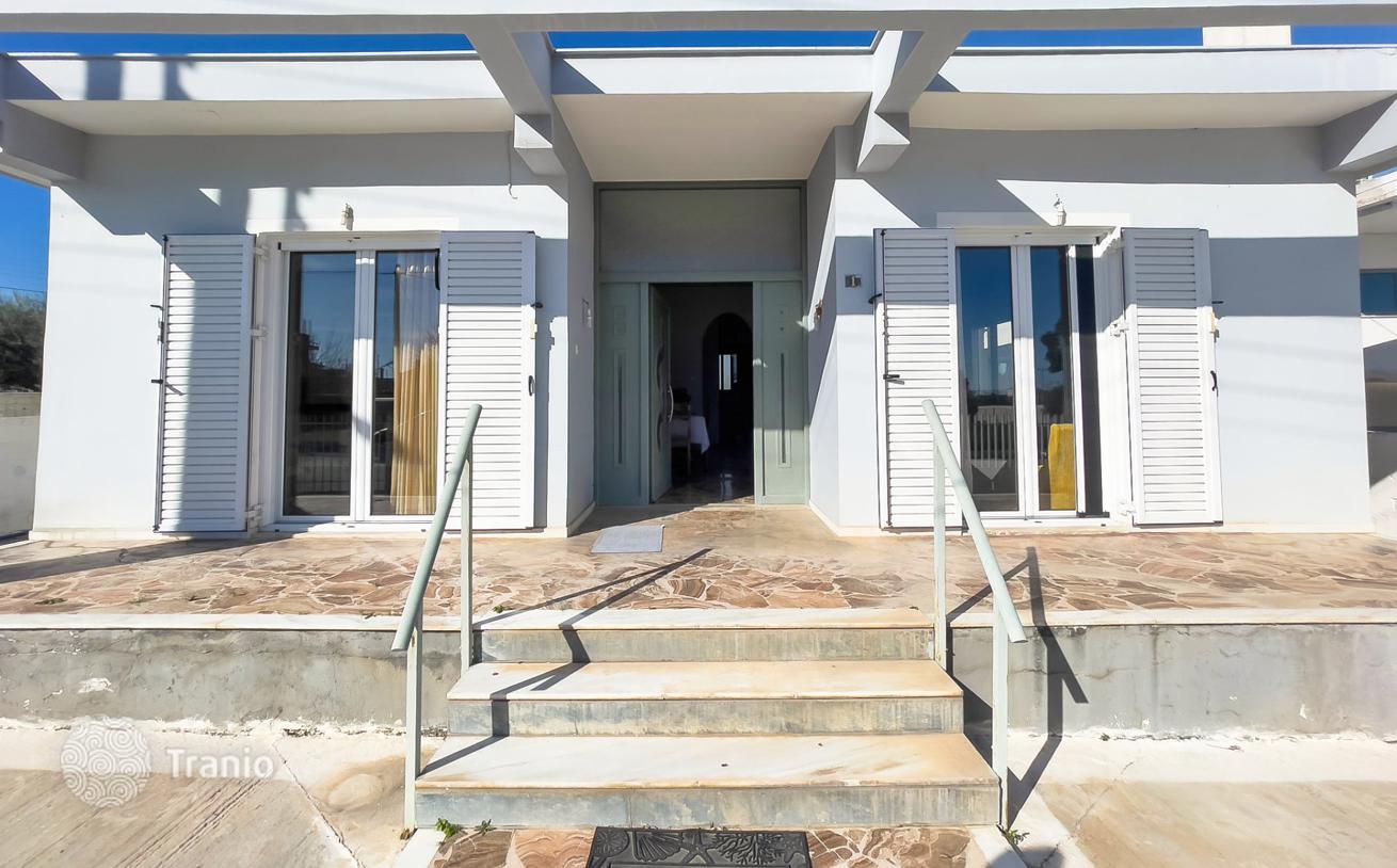 3-Bedroom House with Parking in Vochyio, Peloponnese