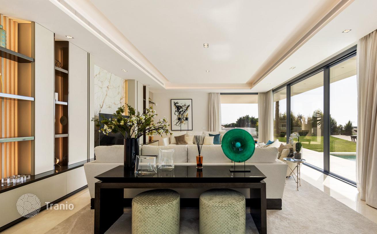Modern Beachfront Villa in East Marbella, photo 5