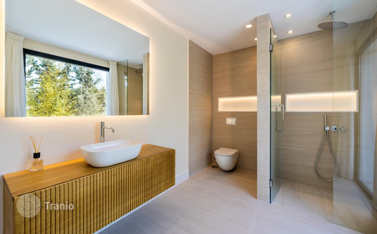 5-Bedroom Villa with Private Pool in El Paraiso, Estepona, photo 3