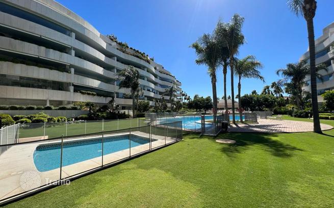 1-Bedroom Apartment with Private Garage in El Embrujo de Banus, Marbella, photo 2