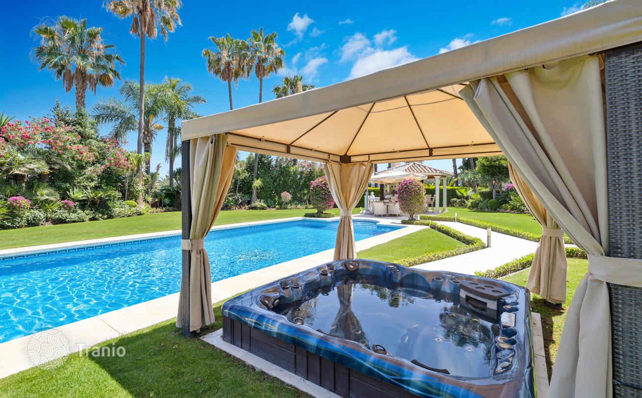 Luxury Villa with Home Theater and Pool in Marbella, photo 3