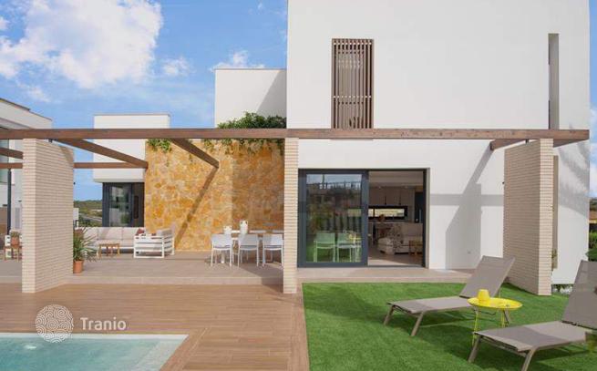 4-Bedroom Villa with Private Pool in Alicante