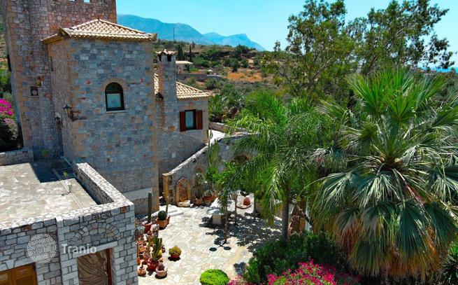 Stone Villa with Lush Gardens in Kardamili, Peloponnese, photo 2