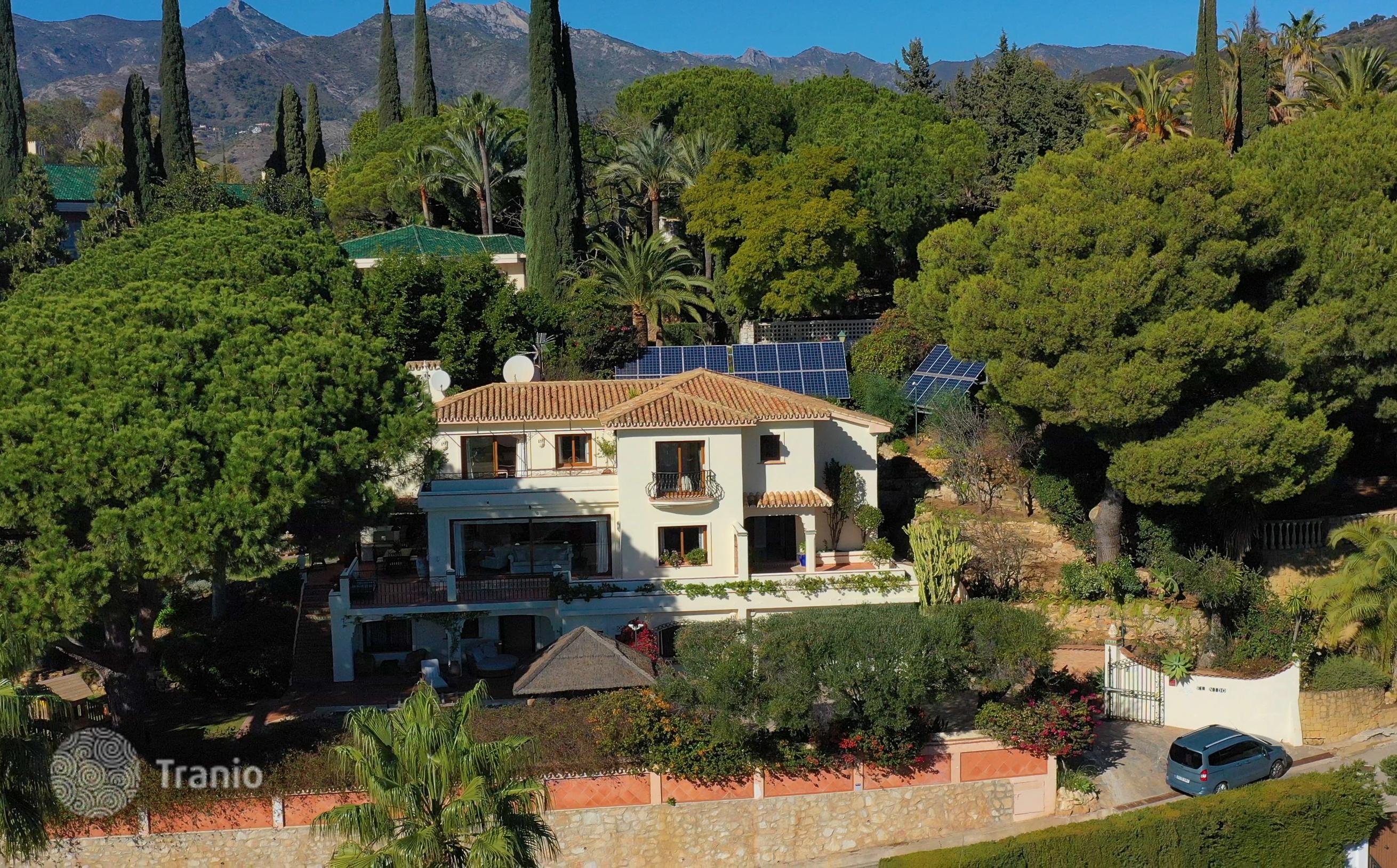 5-Bedroom Villa with Heated Pool and Garden near the Beach in Rio Real, Marbella, photo 5