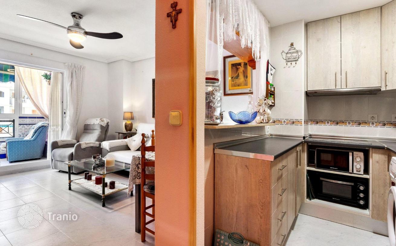 2-Bedroom Apartment 300 m from the Beach in Torrevieja, Valencia
