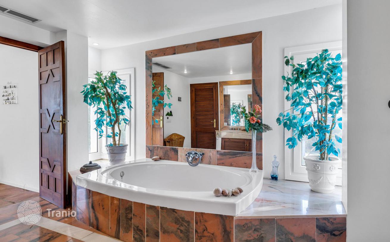 Villa with Sea View in Estepona, photo 4