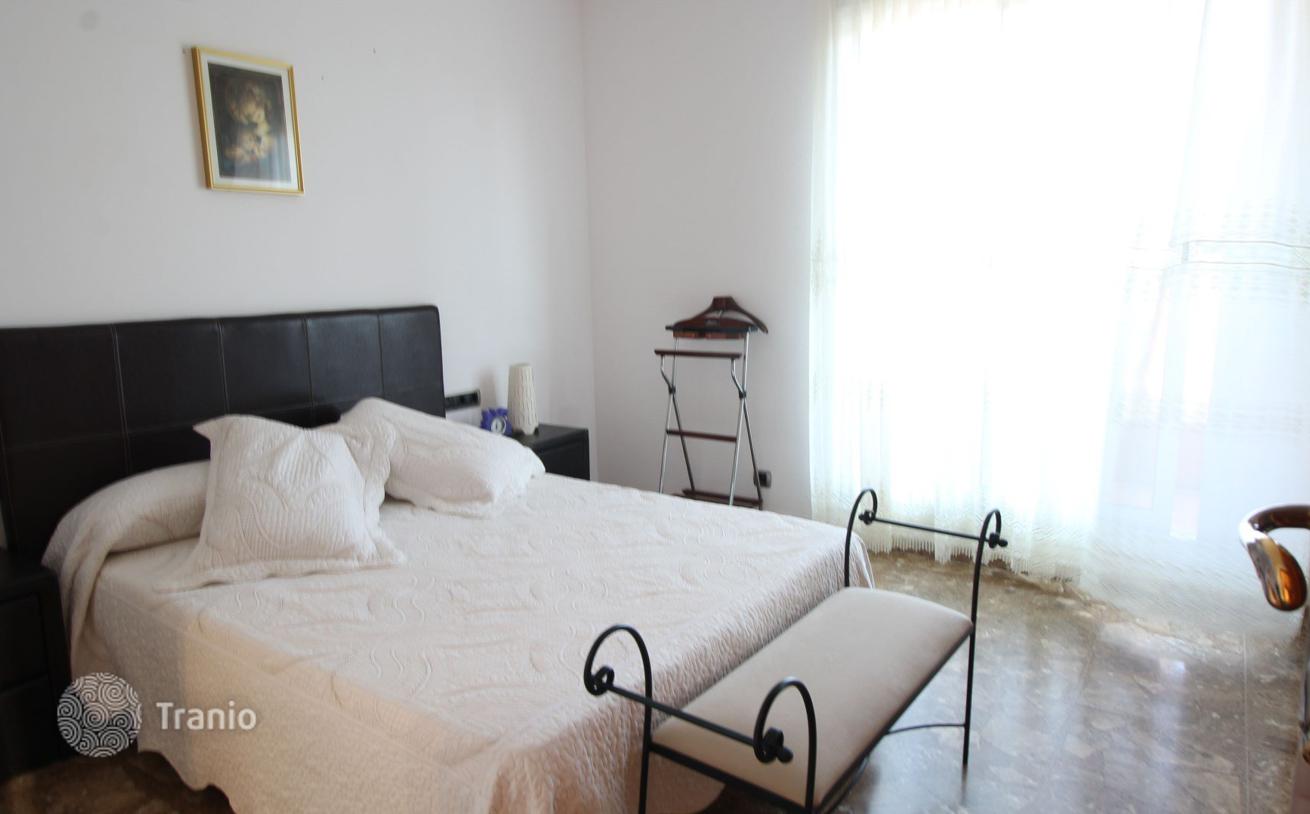 4-Bedroom Villa in Viladecans, Spain, photo 4