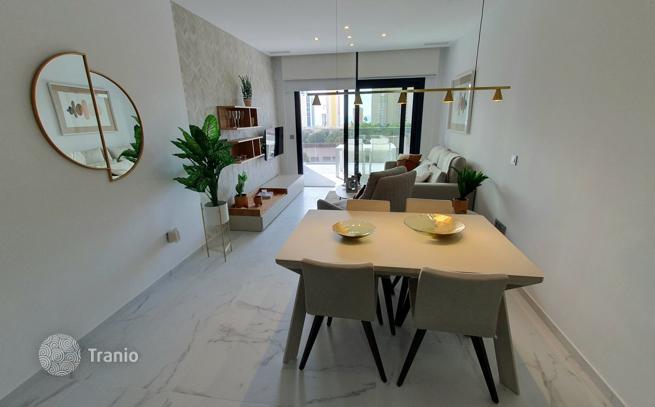 2-Bedroom Apartment with Shared Pool in Benidorm, Alicante, photo 2
