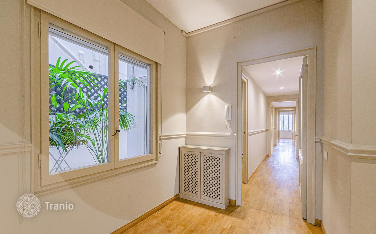 4-Bedroom Apartment with Terrace in San Gervasi, Barcelona, photo 3