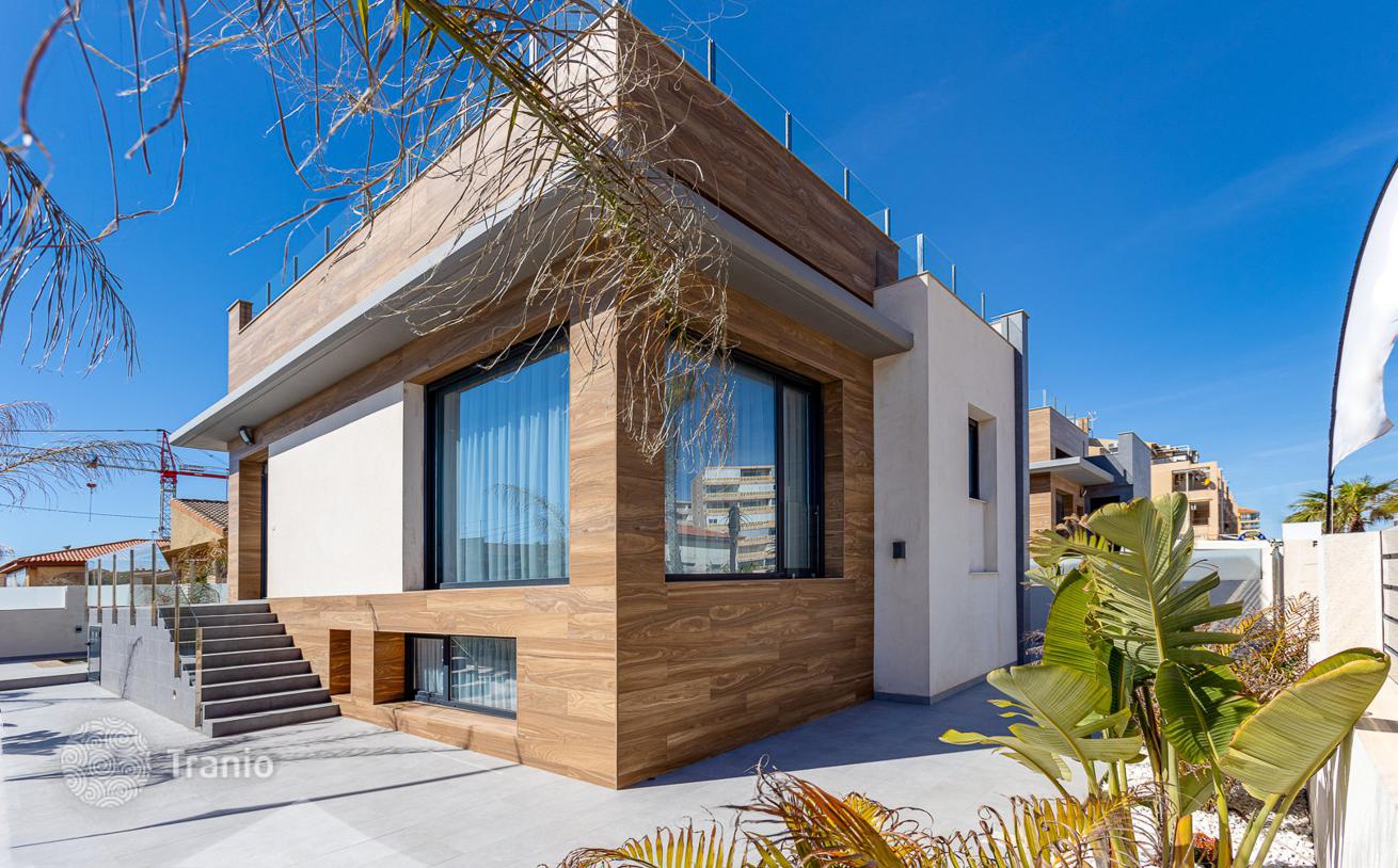 3-Bedroom Villa with Sea View and Private Pool in Torrevieja