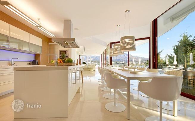 6-Bedroom Villa in Nueva Andalucia, photo 3