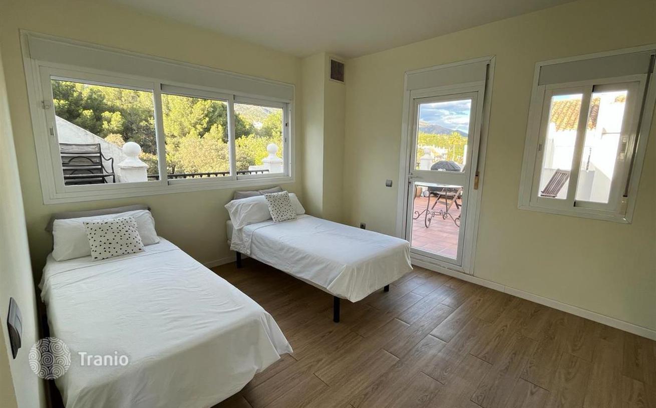 2-Bedroom Penthouse in Marbella, photo 2