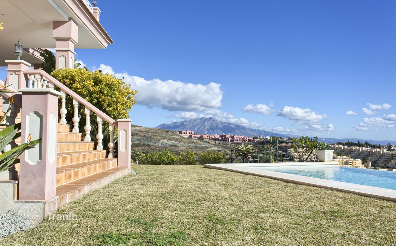 8-Bedroom Villa with Private Pool and Garden in Los Flamingos Golf, Benahavis