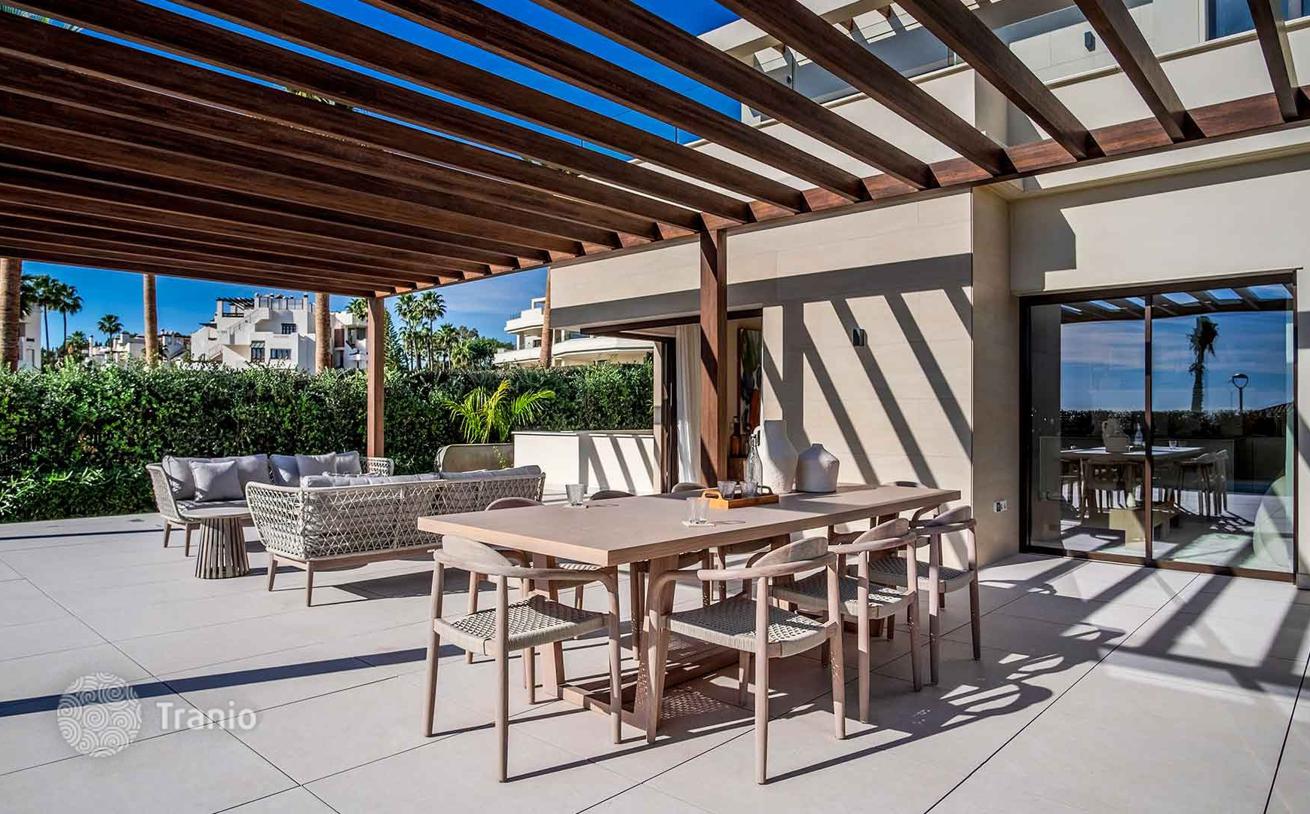 4-Bedroom Villa with Private Pool and Garden in Estepona, photo 3