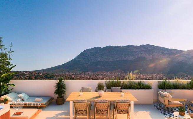 2-Bedroom Apartment with Mountain View in Denia, Alicante, photo 2