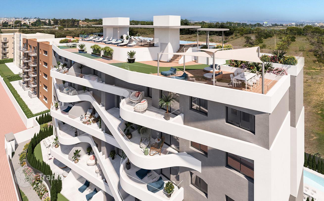 2-Bedroom Apartment with Sea View in Punta Prima, Torrevieja