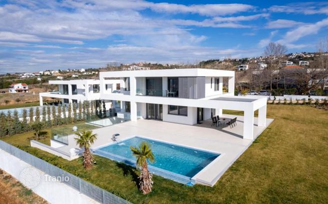 5-Bedroom Villa with Private Pool in Panorama, Thessaloniki