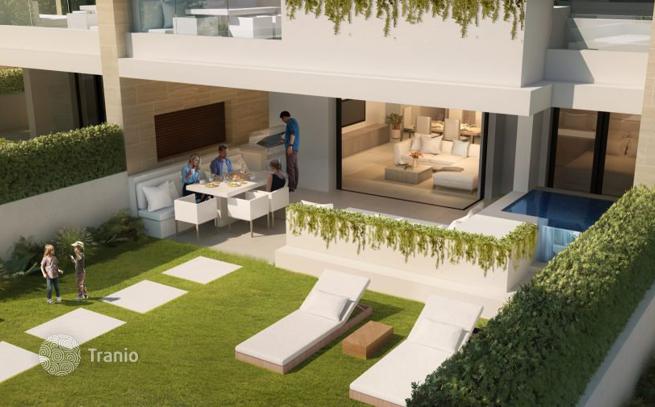 Luxury Beachfront Apartments with Pool and Tennis Court in Estepona, photo 2