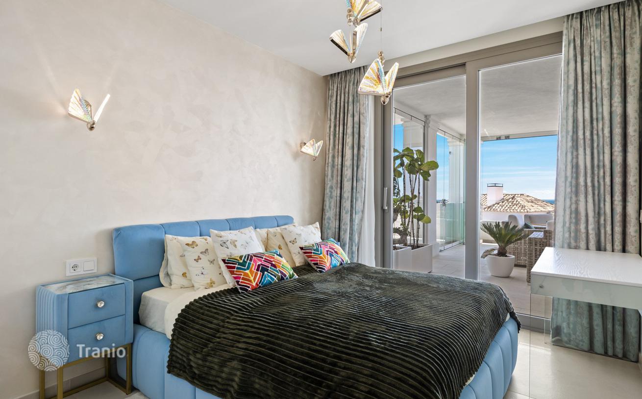 7-Bedroom Luxury Apartment with Sea View in Nueva Andalucia