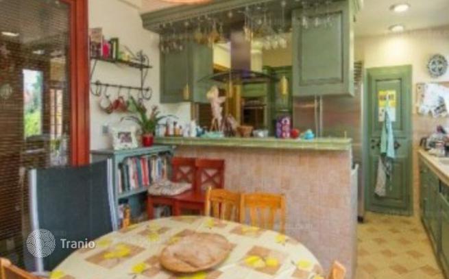 Modern 4-Bedroom Villa with Private Pool in District III, Budapest, photo 5