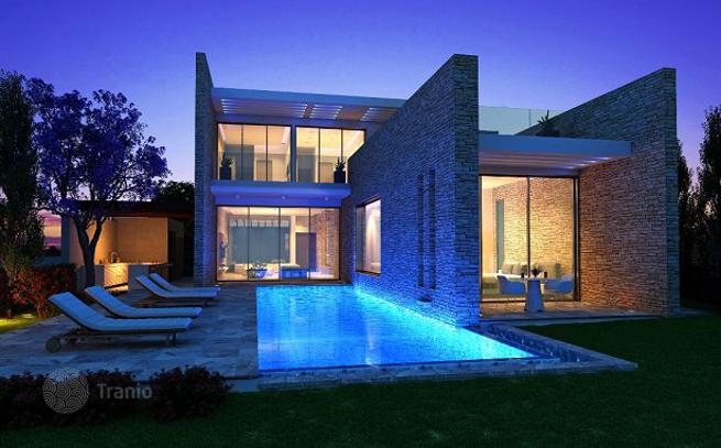 Luxury Villas with Amenities on the Seafront in Paphos, Cyprus