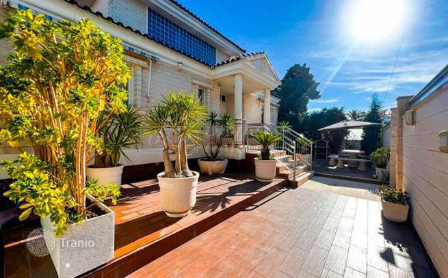 4-Bedroom Villa in Torrevieja, Spain, photo 3