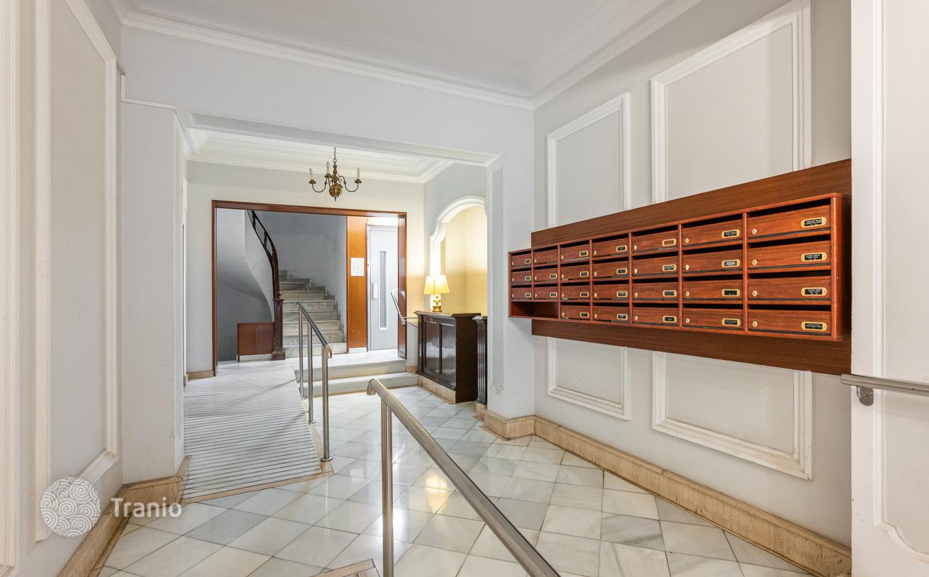 4-Bedroom Apartment in Les Corts, Barcelona, photo 3