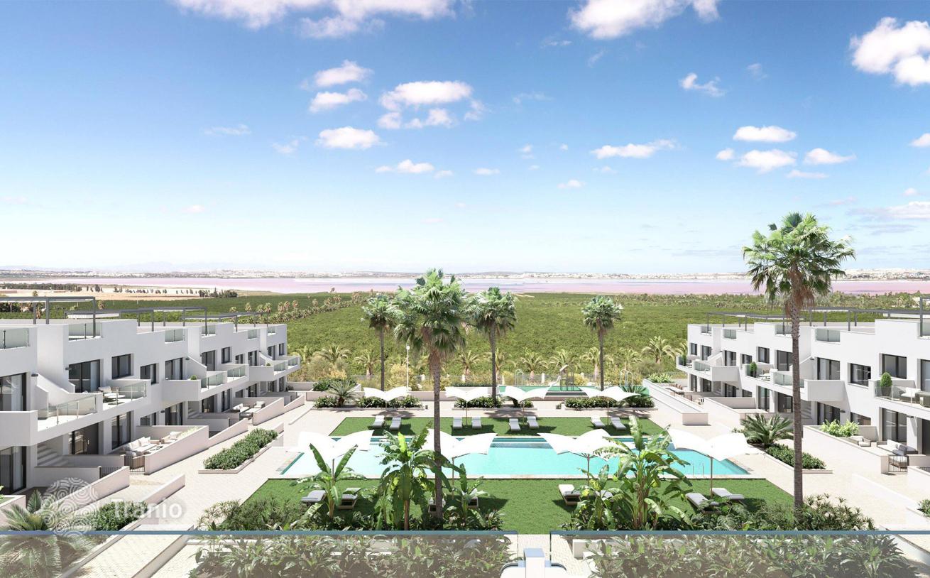 2-Bedroom House Near Beaches, Shopping and Golf in Torrevieja, Alicante