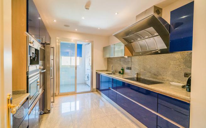 Luxury 2-Level Beachfront Apartment in Puerto Banus, Marbella, photo 5