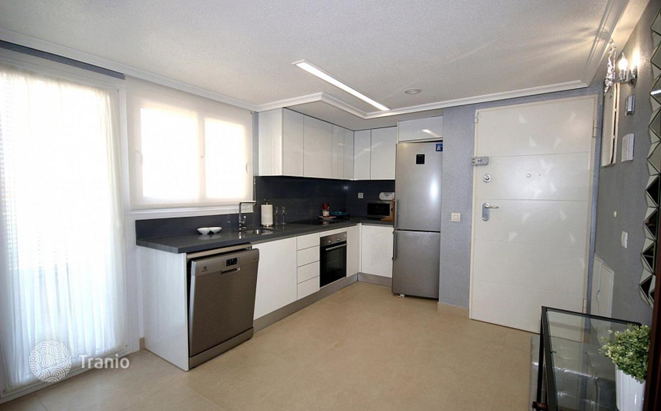 3-Bedroom Apartment with Sea View in Alicante, photo 4