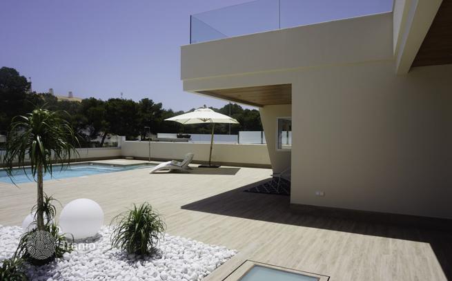 4-Bedroom Villa with Large Terrace in Campomoró, Alicante, photo 2