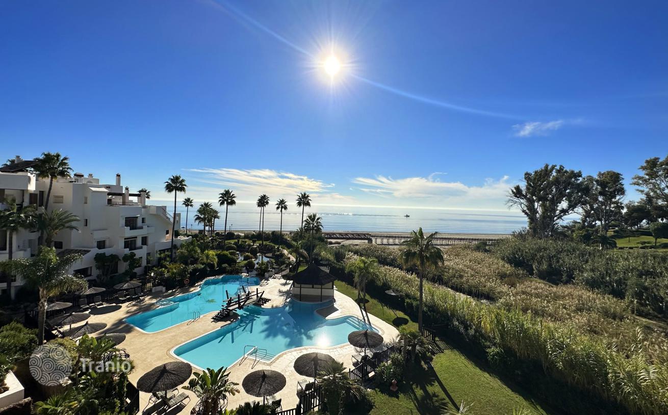 3-Bedroom Penthouse with Roof Terrace and Sea View in New Golden Mile, Marbella, photo 2
