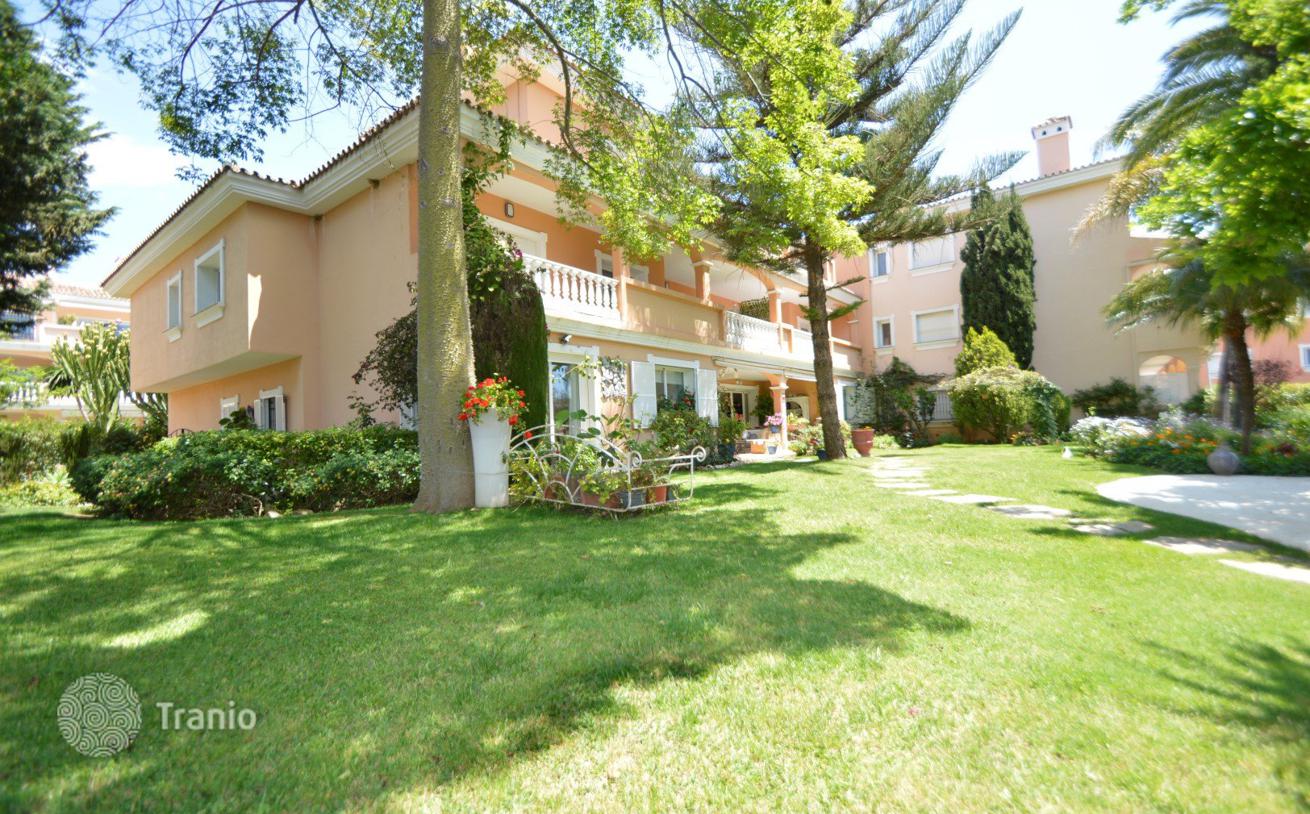 4-Bedroom Apartment with Private Garden in Estepona, photo 3