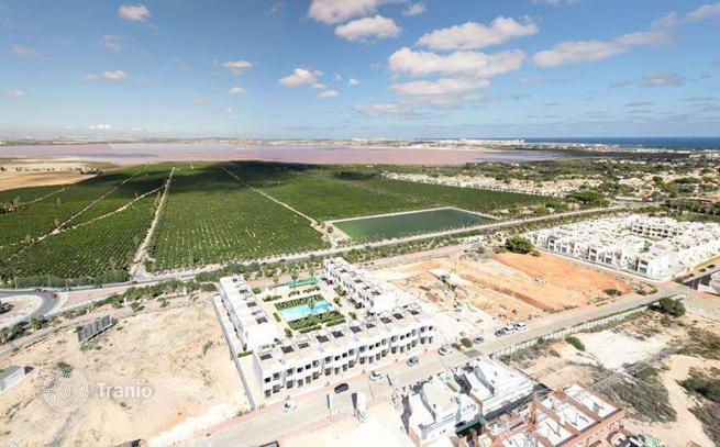 2-Bedroom Apartment with Terrace in Torrevieja, photo 3