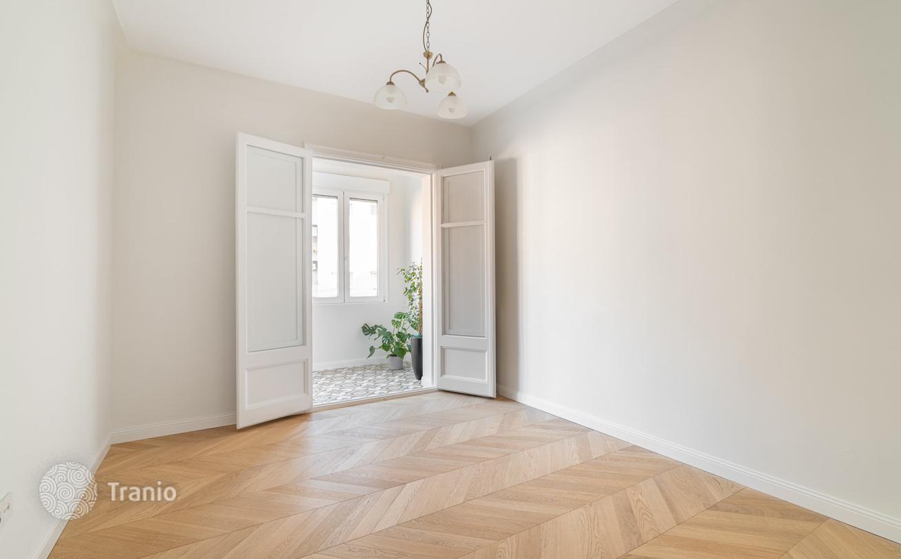 4-Bedroom Apartment with City Views in Eixample, Barcelona, photo 5