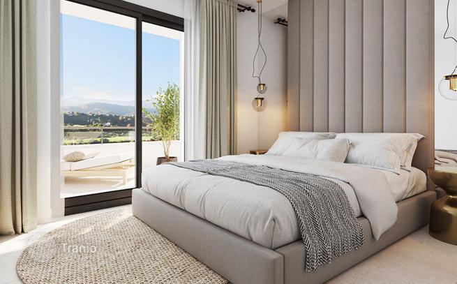 3-Bedroom Penthouse with Spacious Terrace in Estepona, photo 4