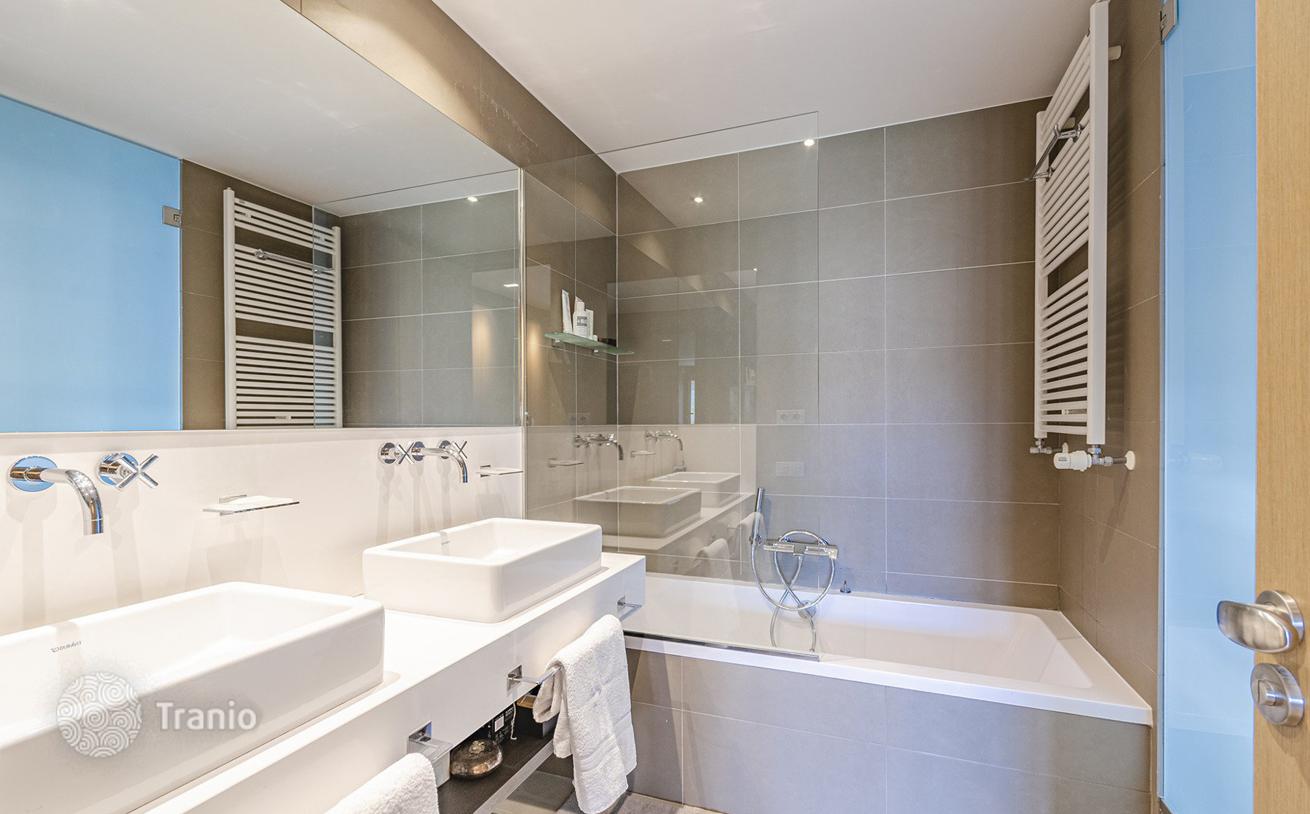 3-Bedroom Apartment with Terrace in Les Corts, Barcelona, photo 2