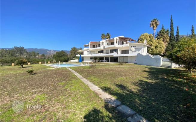 3-Bedroom Villa with Pool and Tennis Court in Kalamata, Peloponnese, photo 2