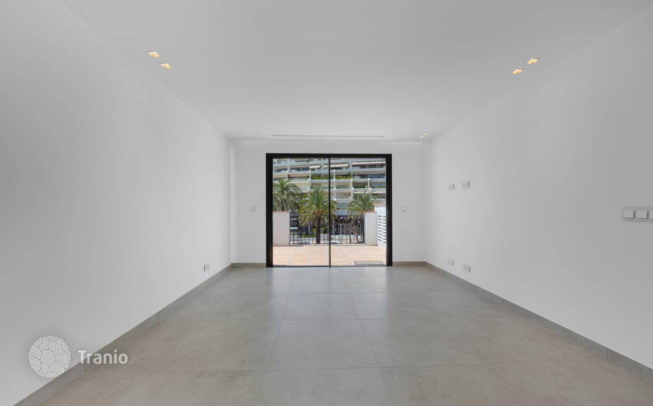 1-Bedroom Apartment in Puerto Banus, Marbella, photo 3