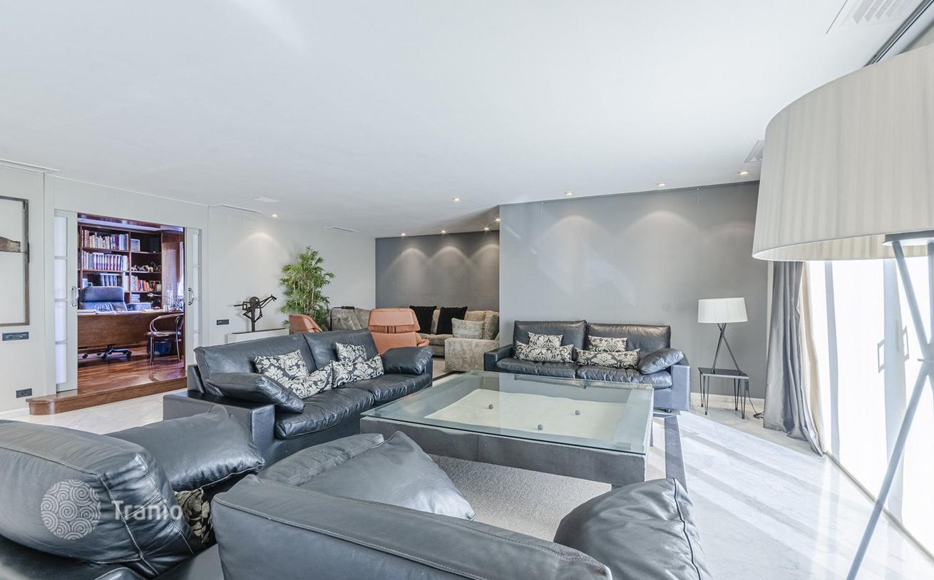 5-Bedroom Townhouse with Garden and City View in Pedralbes, Barcelona, photo 3