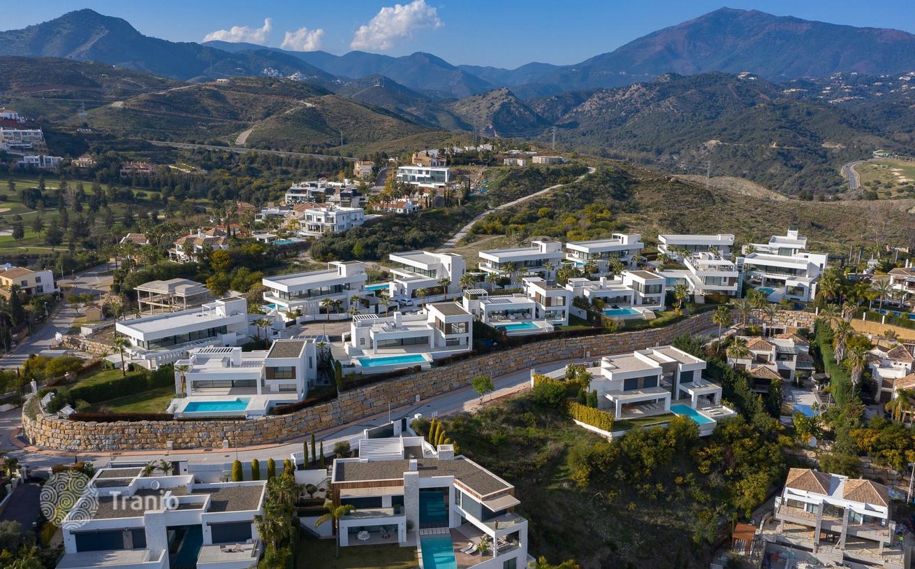 5-Bedroom Villa with Sea View in Benahavís, photo 4