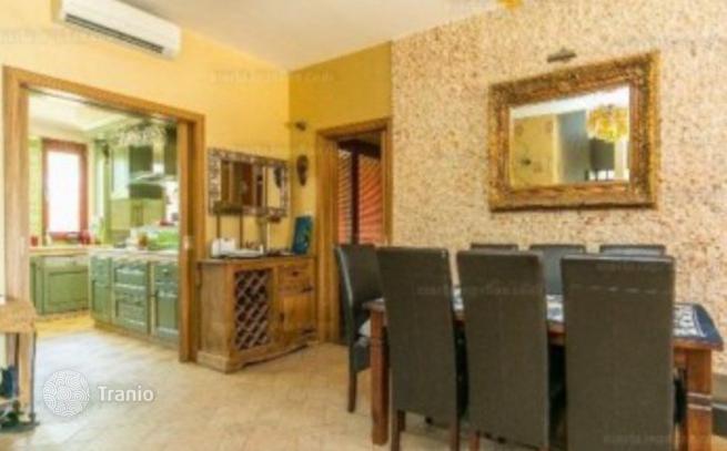 Modern 4-Bedroom Villa with Private Pool in District III, Budapest, photo 4