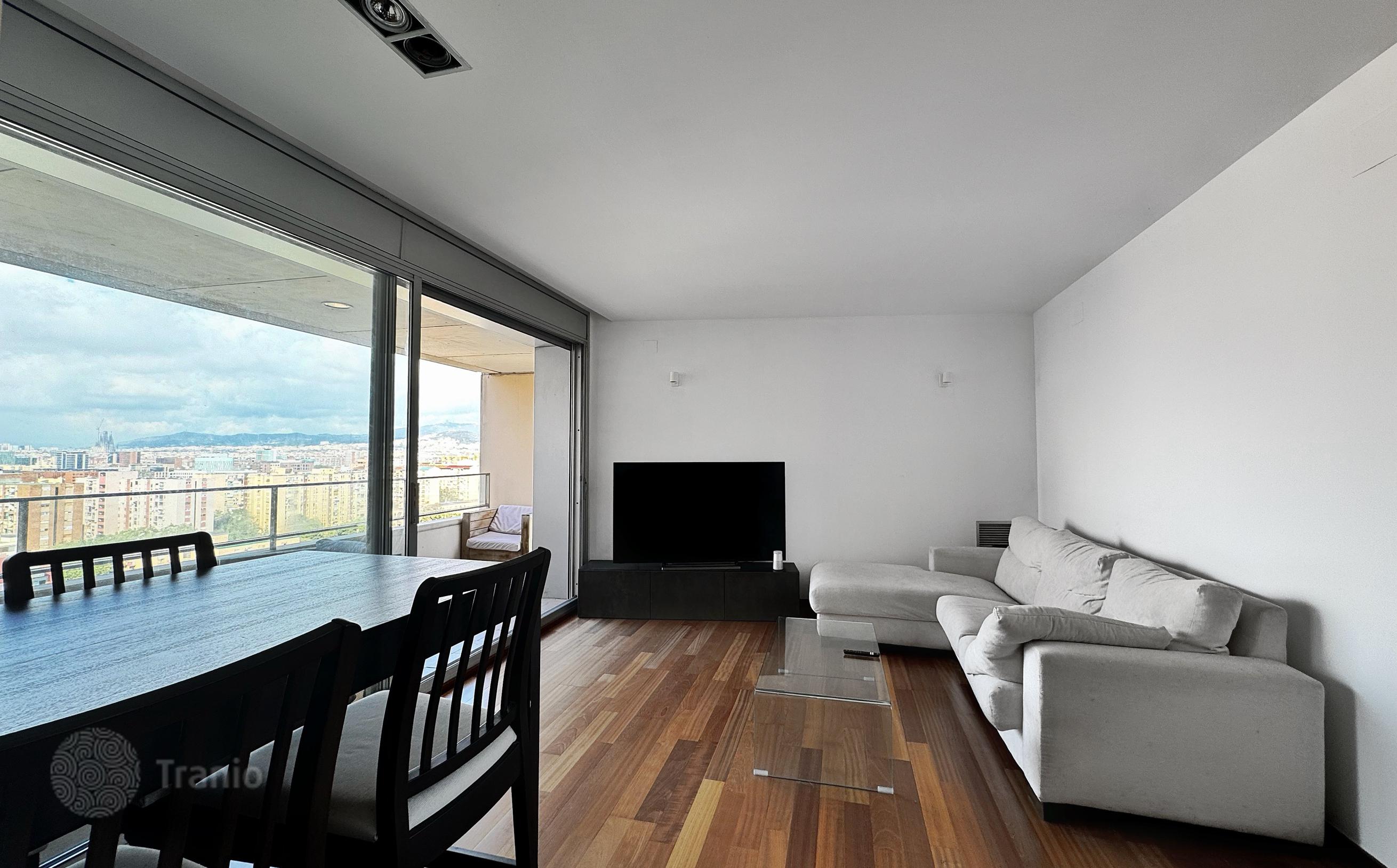 2-Bedroom Apartment with City and Sea View in San Marti, Barcelona, photo 2