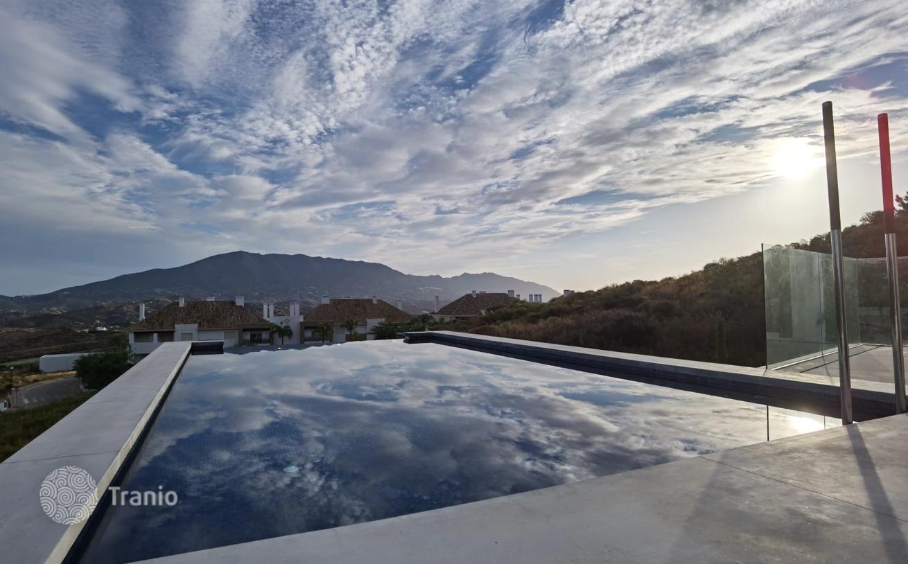 Modern Villa with Golf Course Views in East Marbella, photo 2