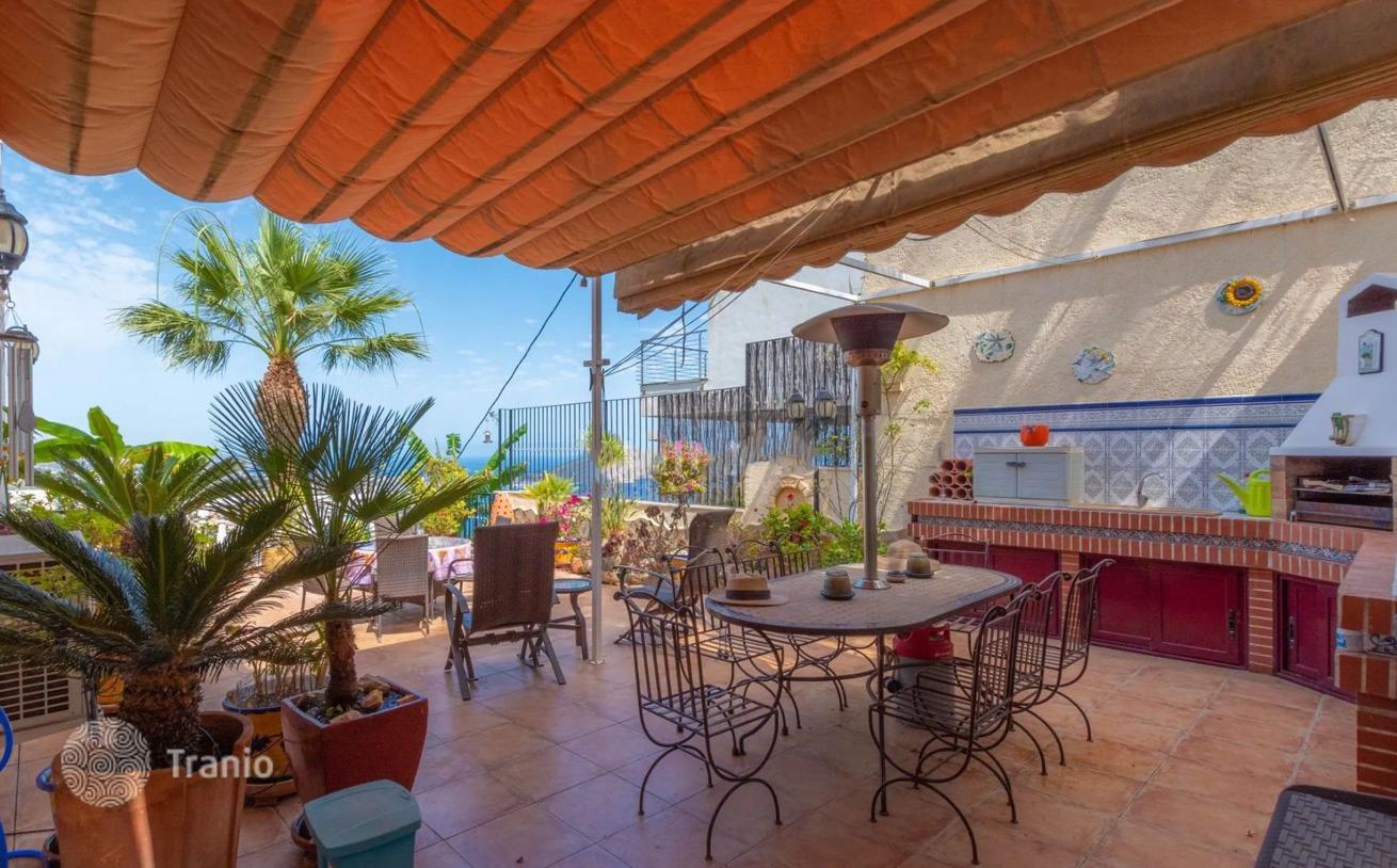 3-Bedroom House with Private Pool in Calpe, photo 3