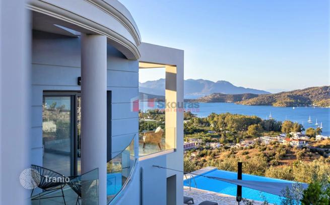 3-Level Villa with Pool, Olive Grove and Panoramic Views in Galatas, Peloponnese, photo 3
