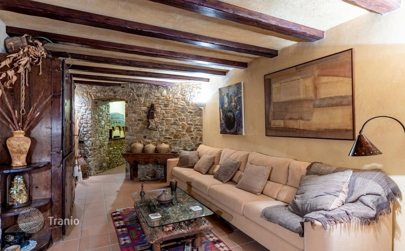 4-Bedroom Townhouse with Private Pool in Montornès del Vallès, photo 3