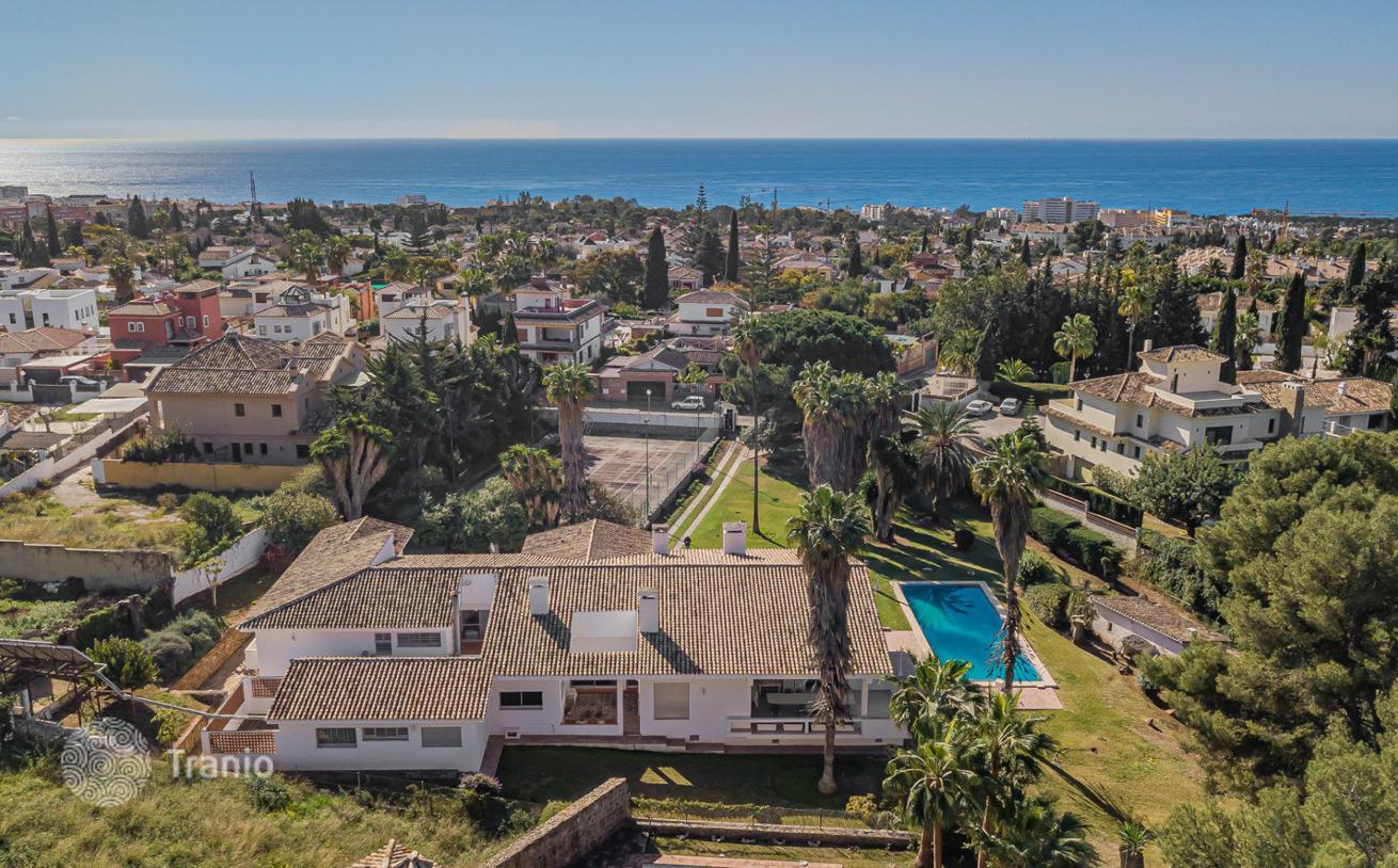 11-Bedroom Villa with Sea View in Marbella, photo 3