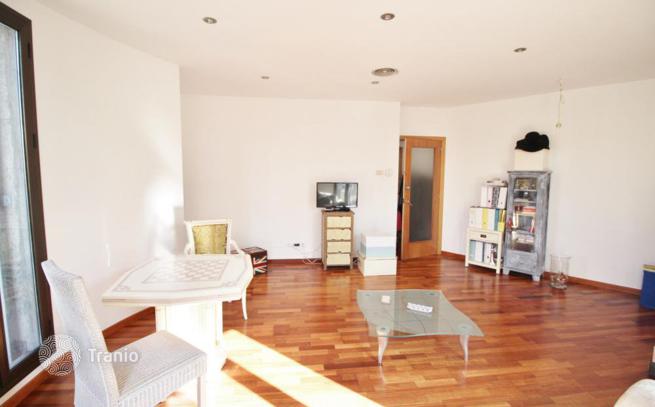 2-Bedroom Apartment with Balconies in Sant Antoni, Barcelona, photo 2